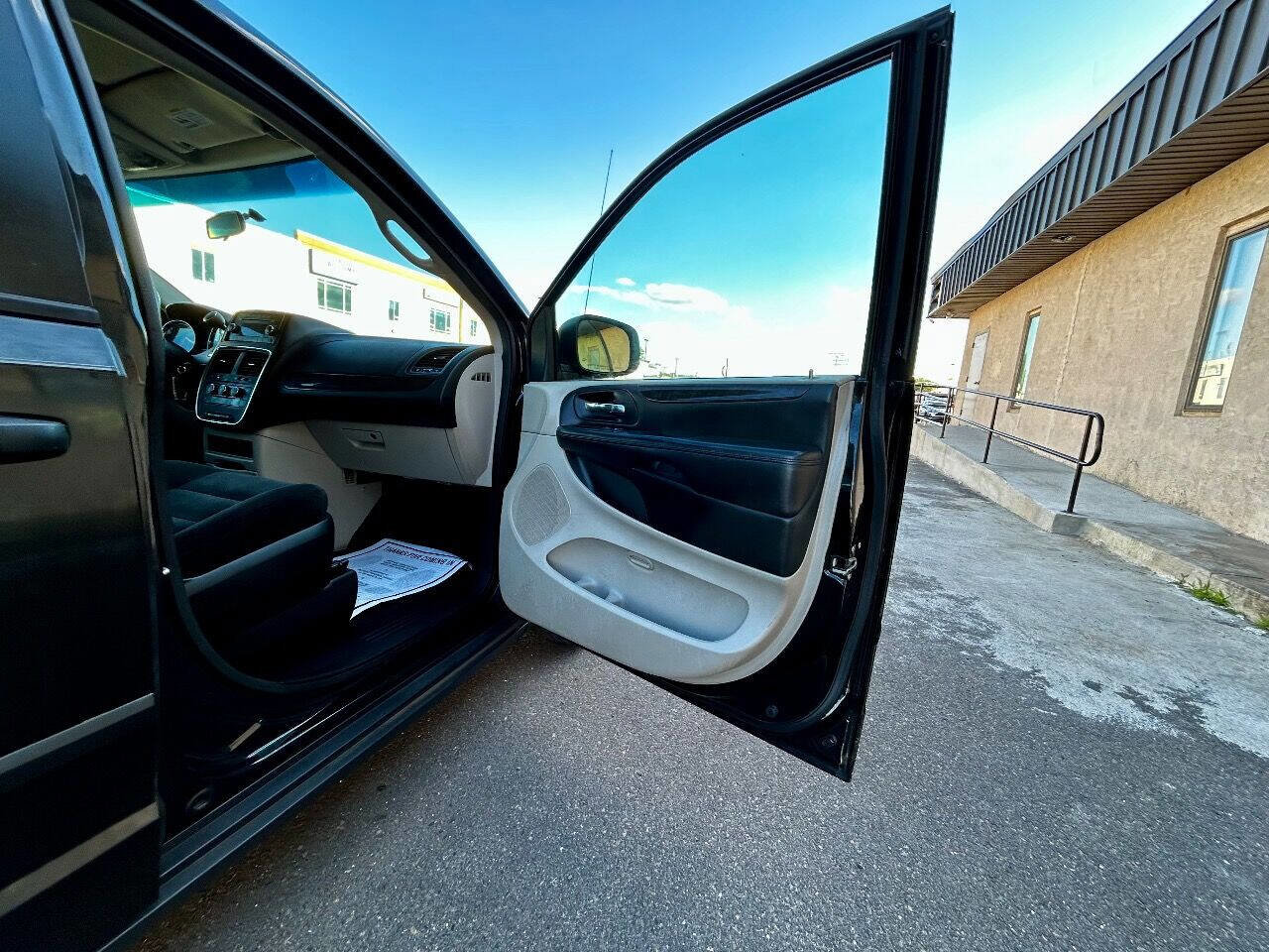 Used 2016 Dodge Grand Caravan image 27