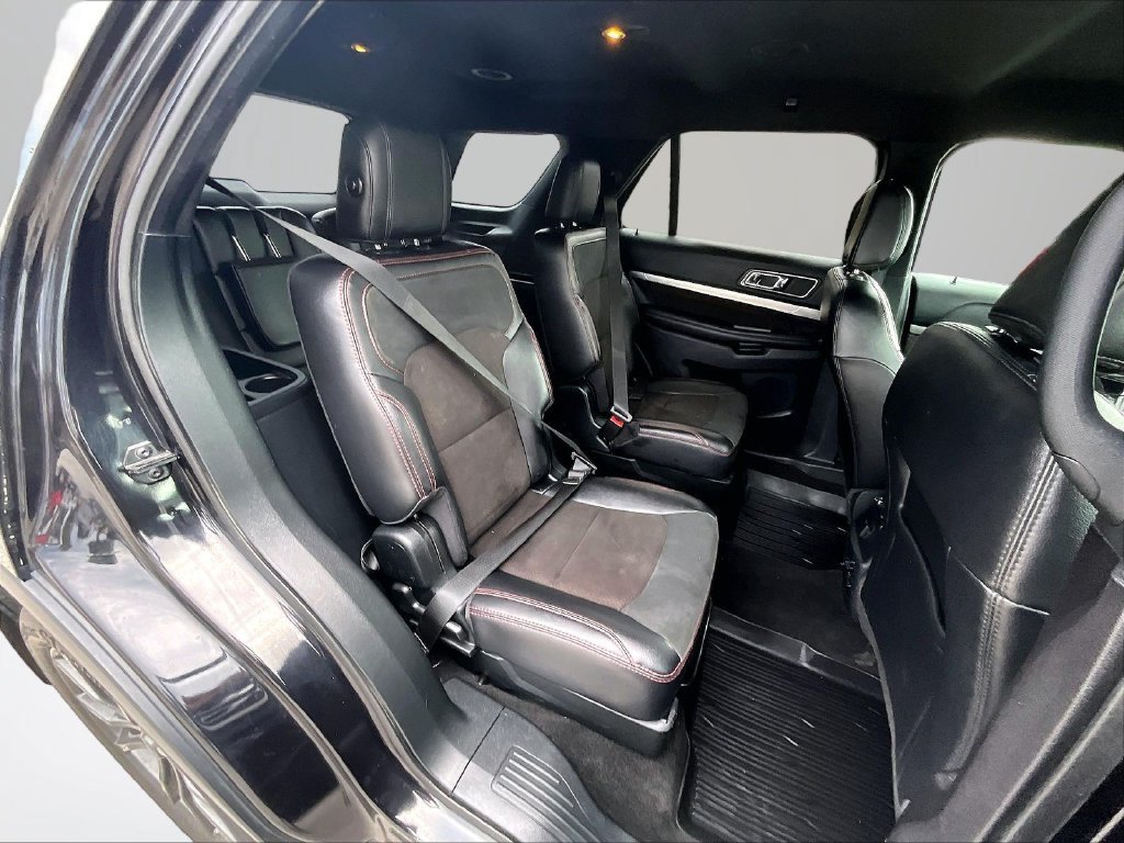 Used 2019 Ford Explorer XLT w/ XLT Sport Appearance Package AWD/4WD image 28