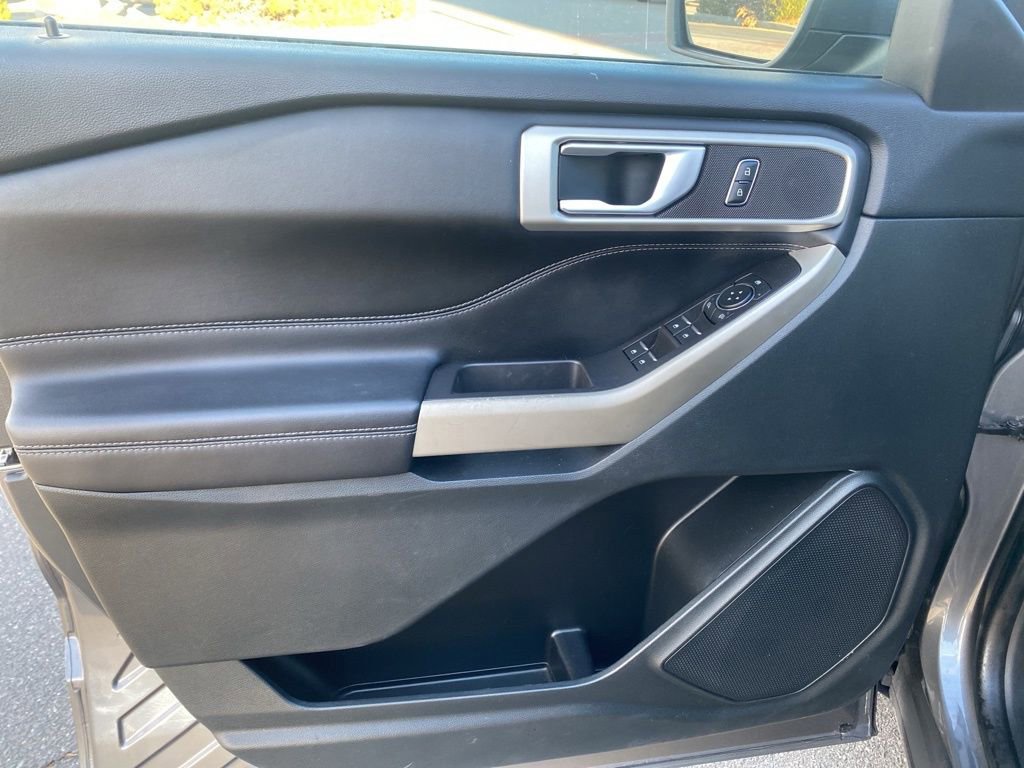 Used 2023 Ford Explorer XLT w/ Equipment Group 202A image 10