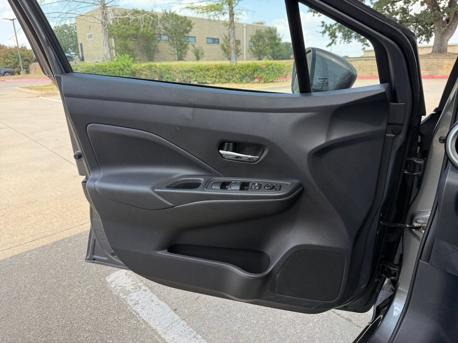 Used 2025 Nissan Versa SV FWD image 15