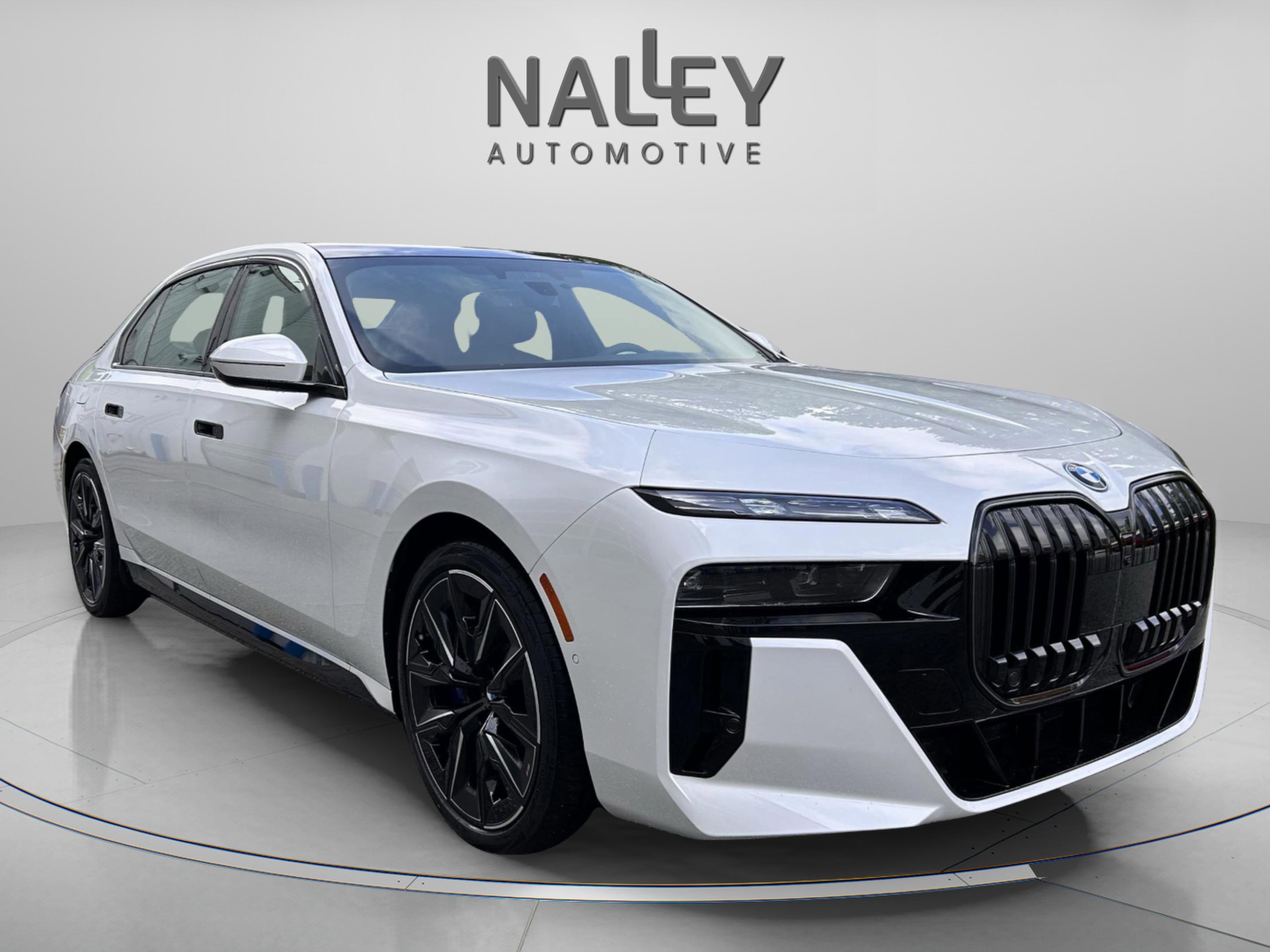 Used 2025 BMW 750e xDrive w/ Executive Package image 5