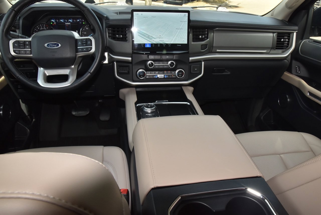Used 2024 Ford Expedition XLT RWD image 17