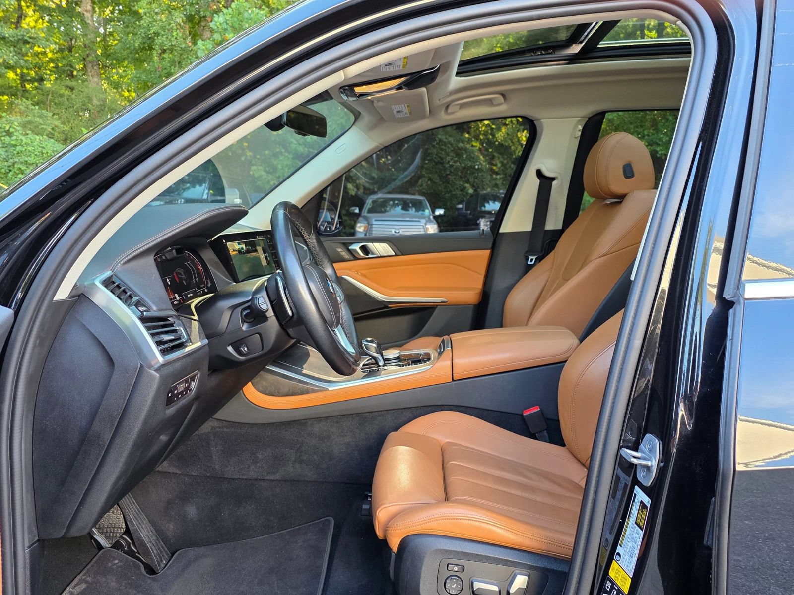 Used 2022 BMW X7 xDrive40i w/ Premium Package AWD/4WD image 11