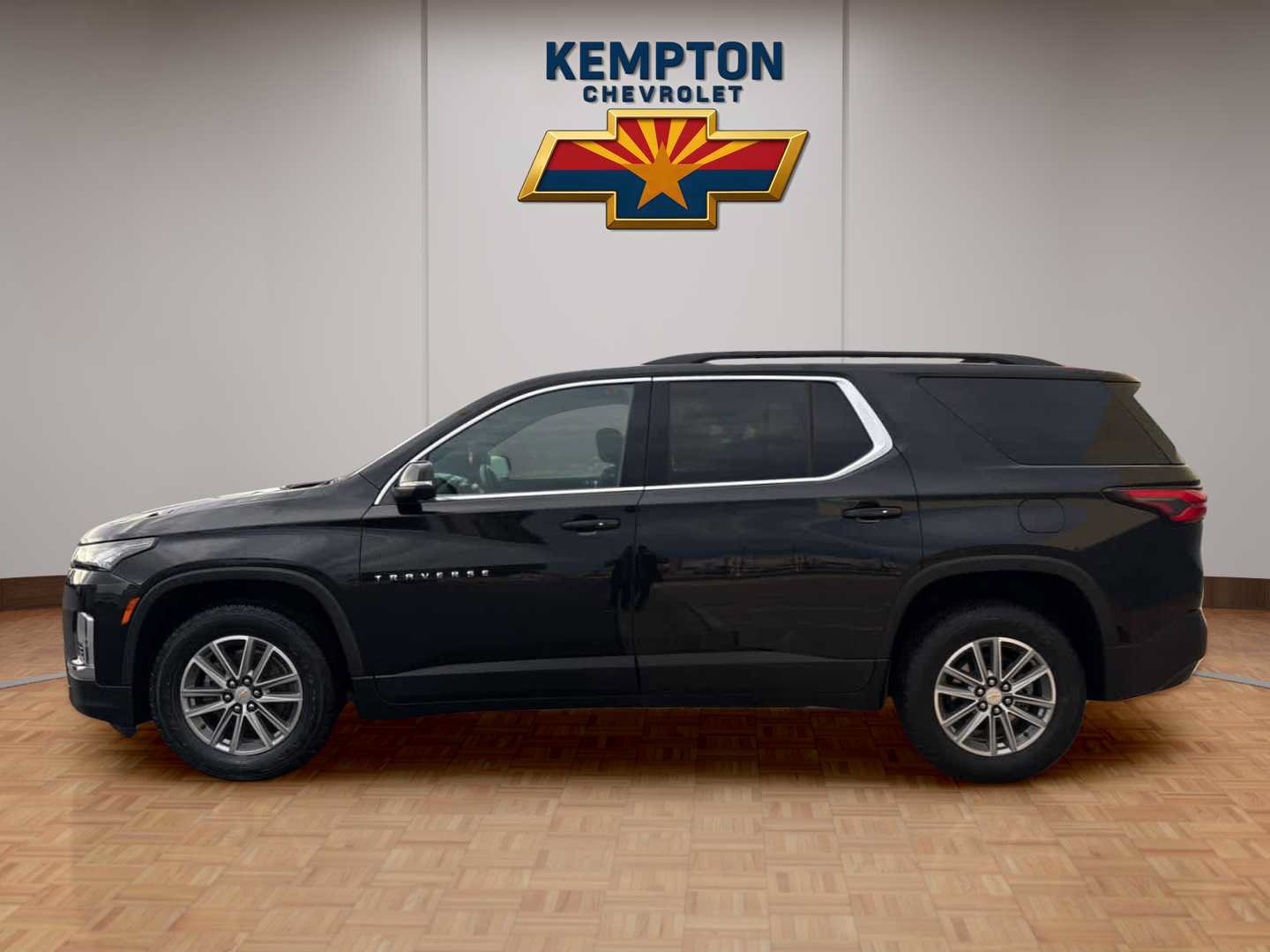 Used 2023 Chevrolet Traverse LT FWD image 3