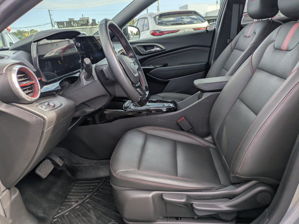 Used 2025 Chevrolet Trax RS w/ Driver Confidence Package FWD image 20