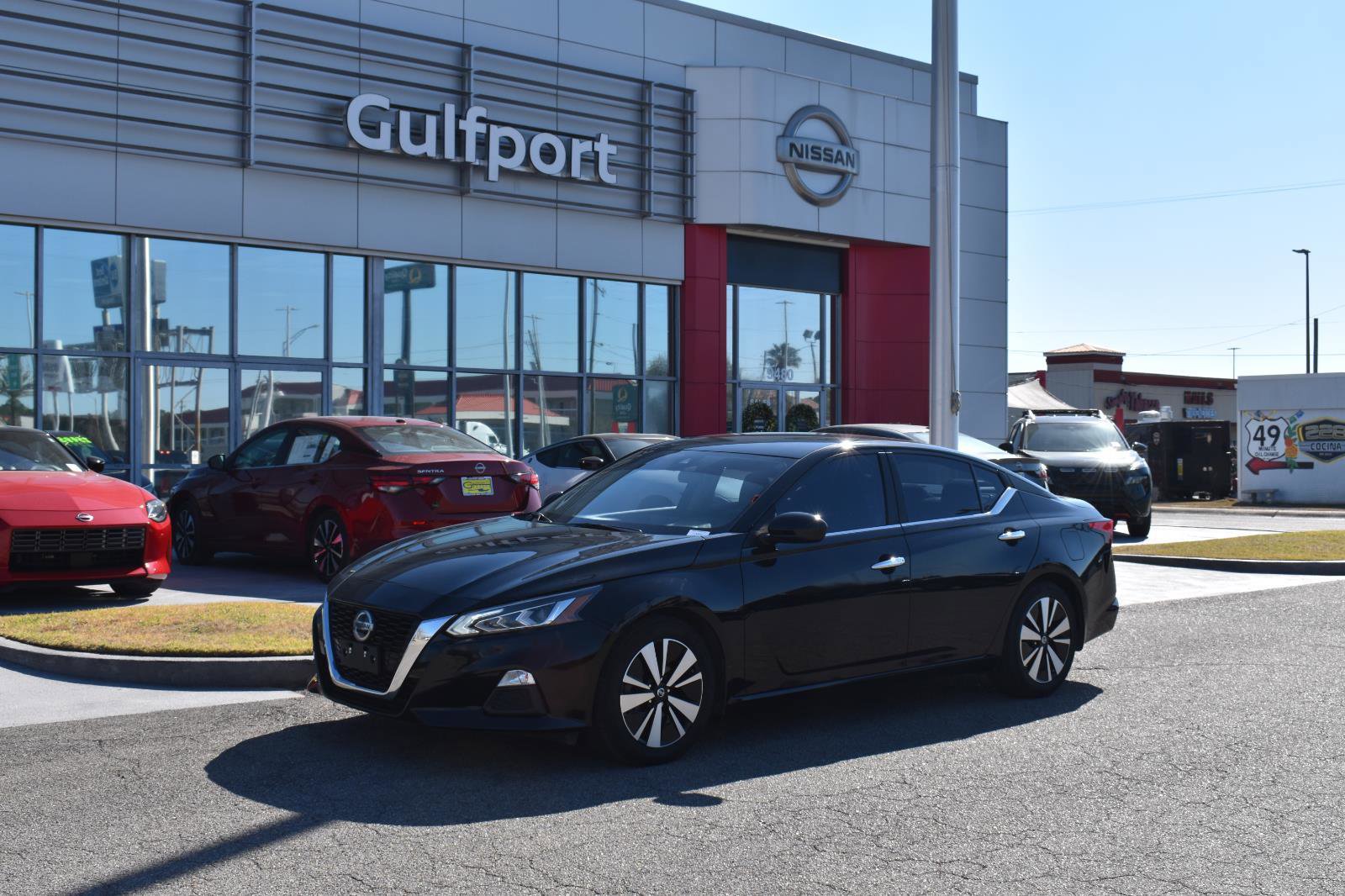 Used 2021 Nissan Altima 2.5 SV image 2