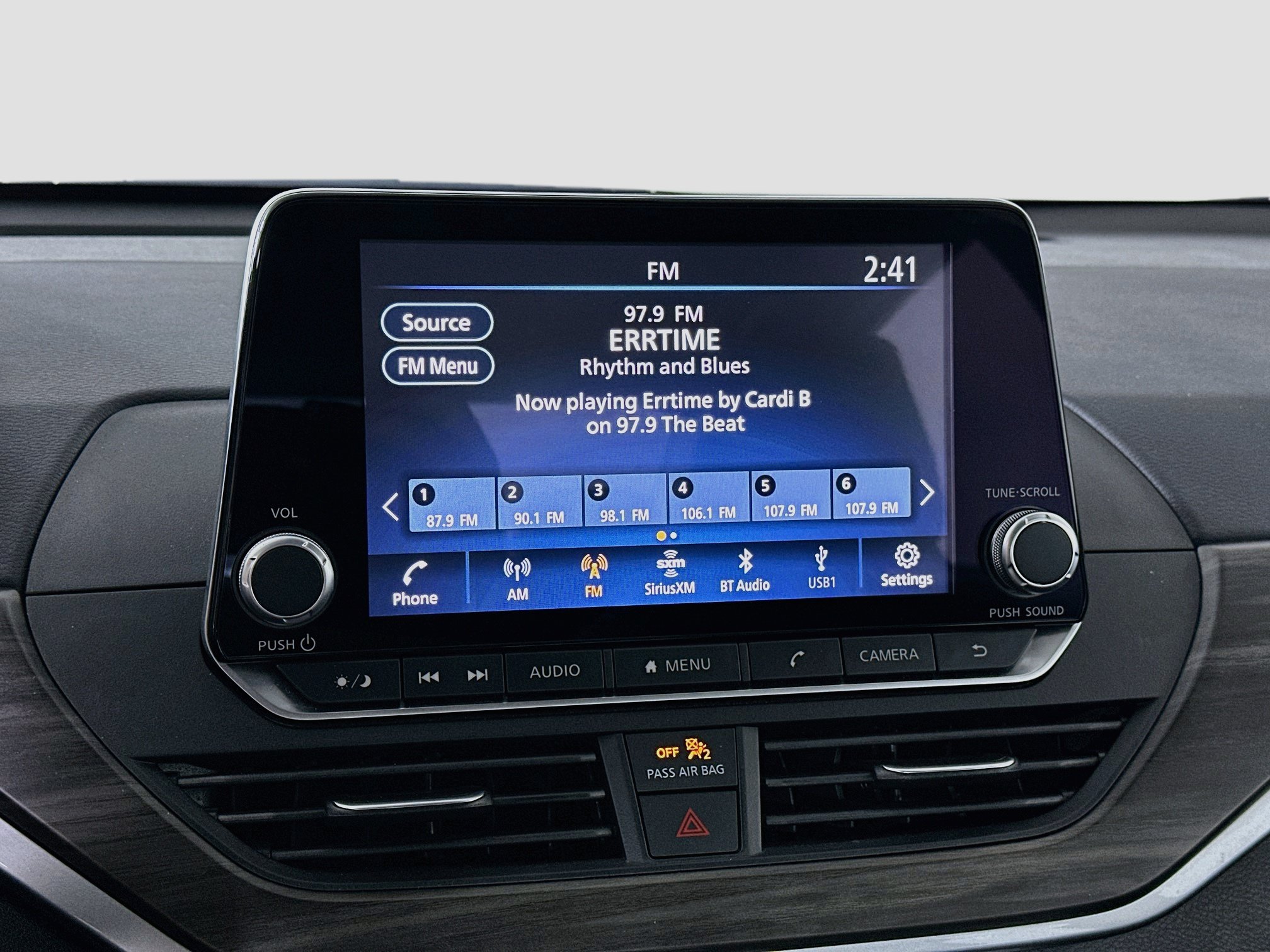 Used 2025 Nissan Altima 2.5 SV FWD image 19
