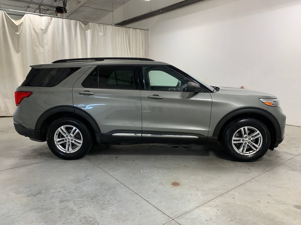 Used 2020 Ford Explorer XLT w/ Equipment Group 202A AWD/4WD image 11