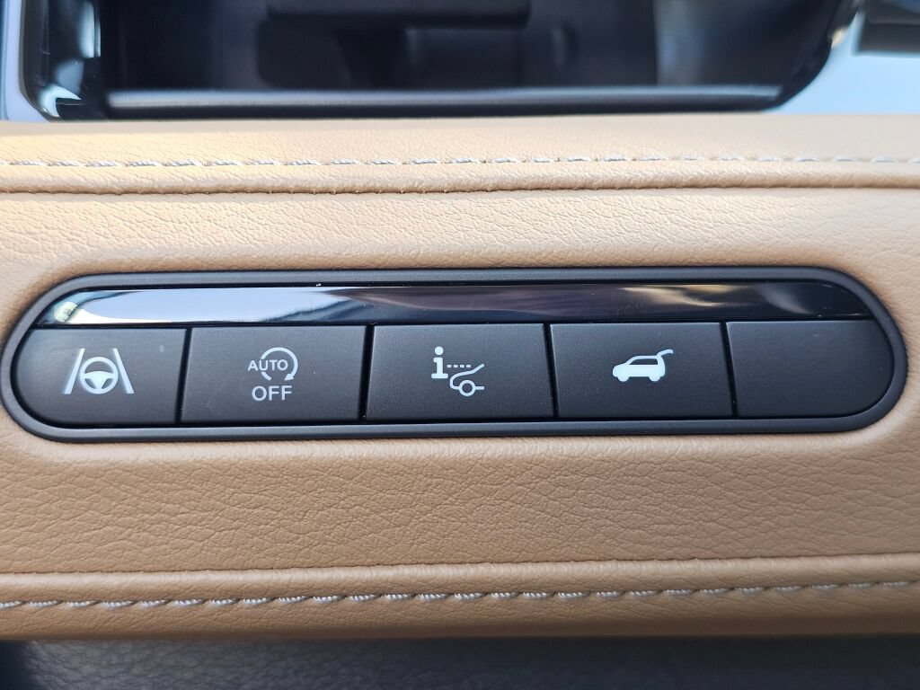 Used 2025 INFINITI QX80 Sensory AWD/4WD image 29