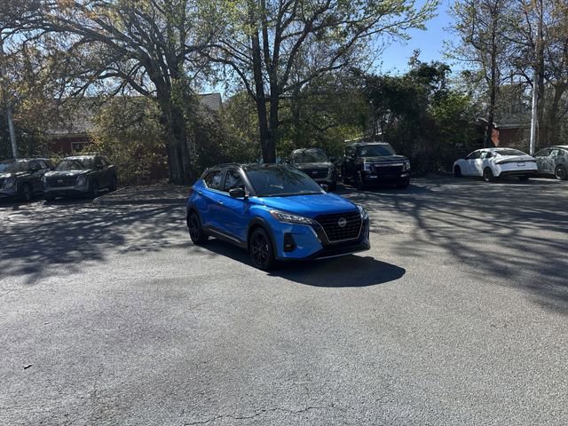Used 2023 Nissan Kicks SR w/ SR Premium Package FWD image 3