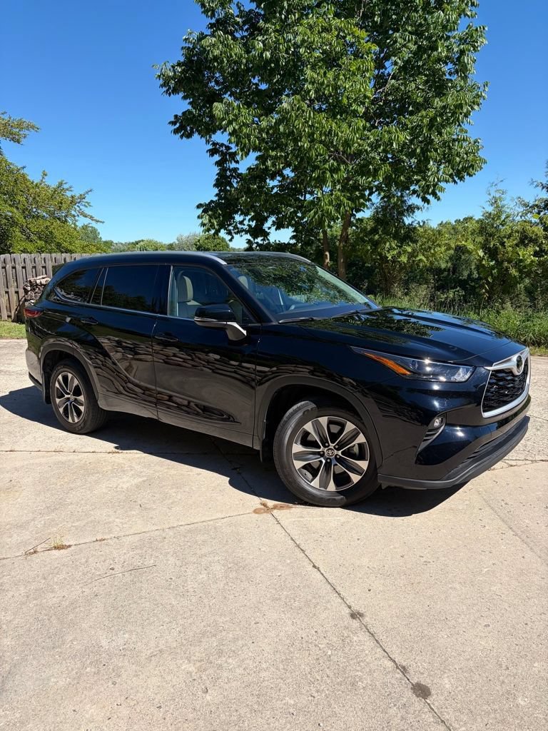Used 2022 Toyota Highlander XLE