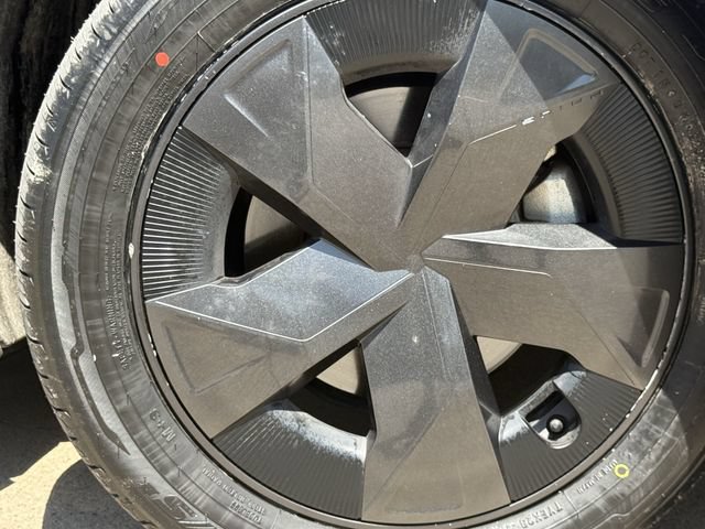 Used 2025 Toyota Prius LE FWD image 9