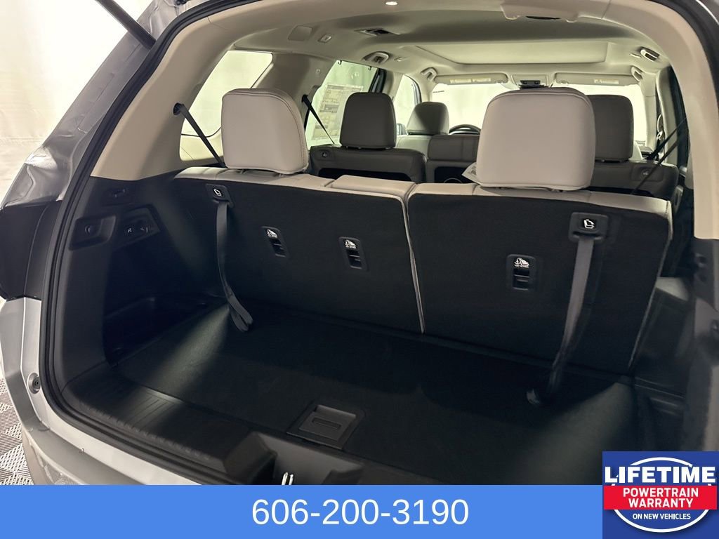 New 2025 Honda Pilot Touring image 11