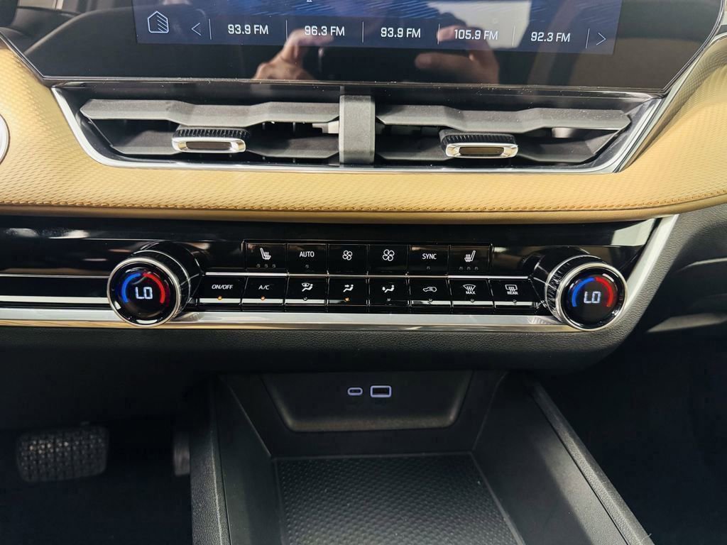 Used 2025 Chevrolet Equinox ACTIV w/ Safety and Technology Package image 15