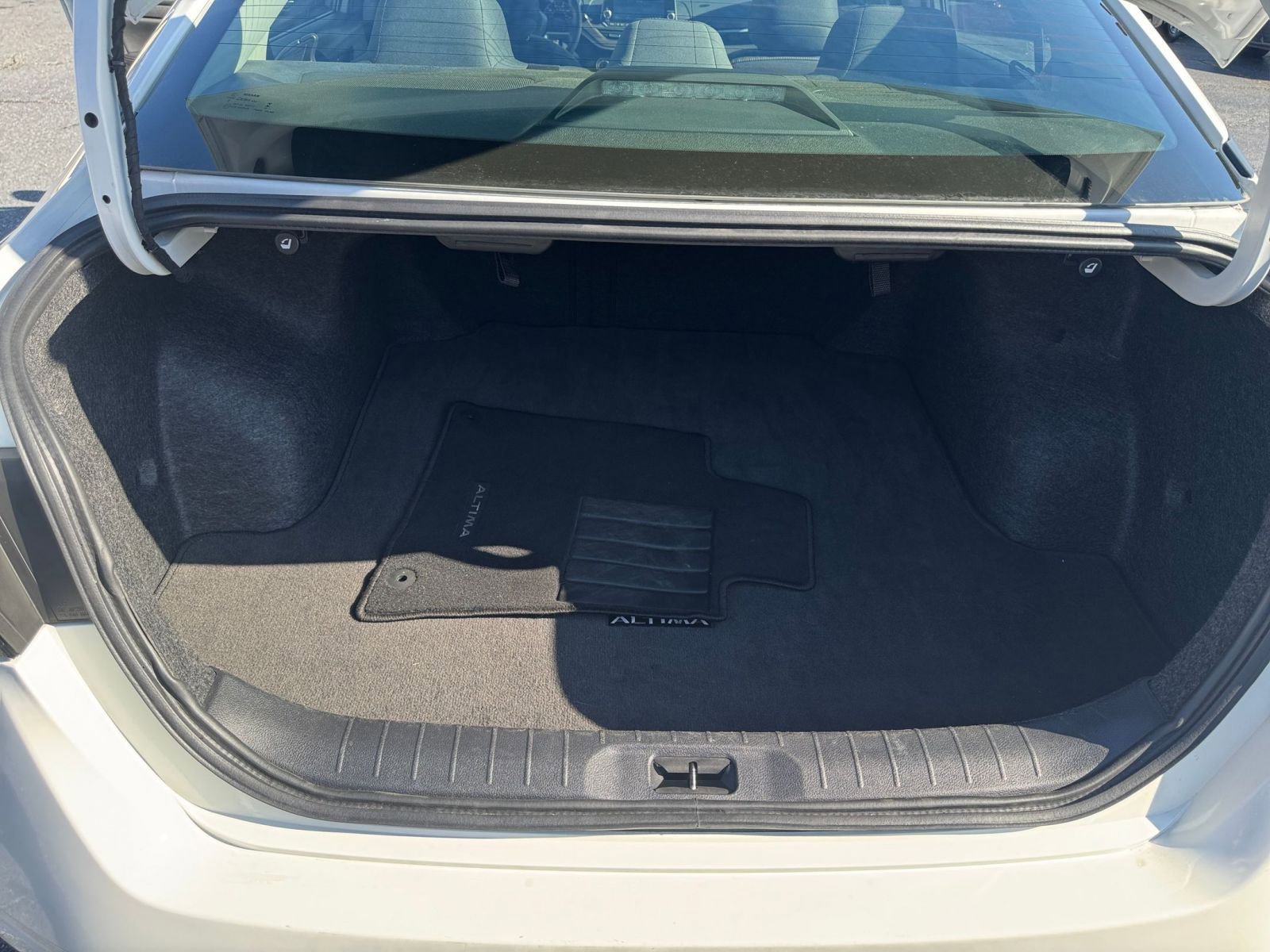 Used 2025 Nissan Altima 2.5 SV image 24