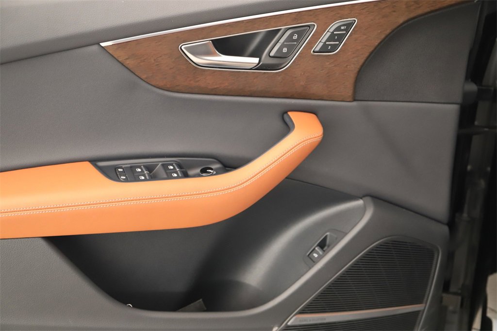 Used 2025 Audi Q8 Prestige w/ Prestige Package image 23