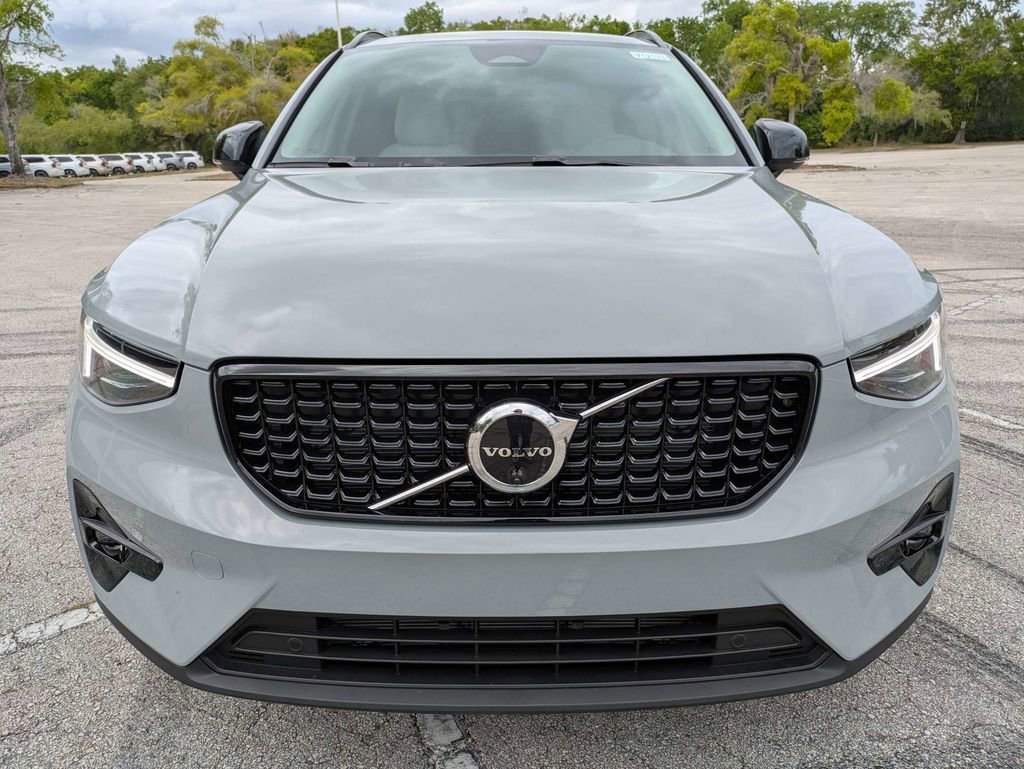 New 2026 Volvo XC40 B5 Plus w/ Protection Package Premier AWD/4WD image 9