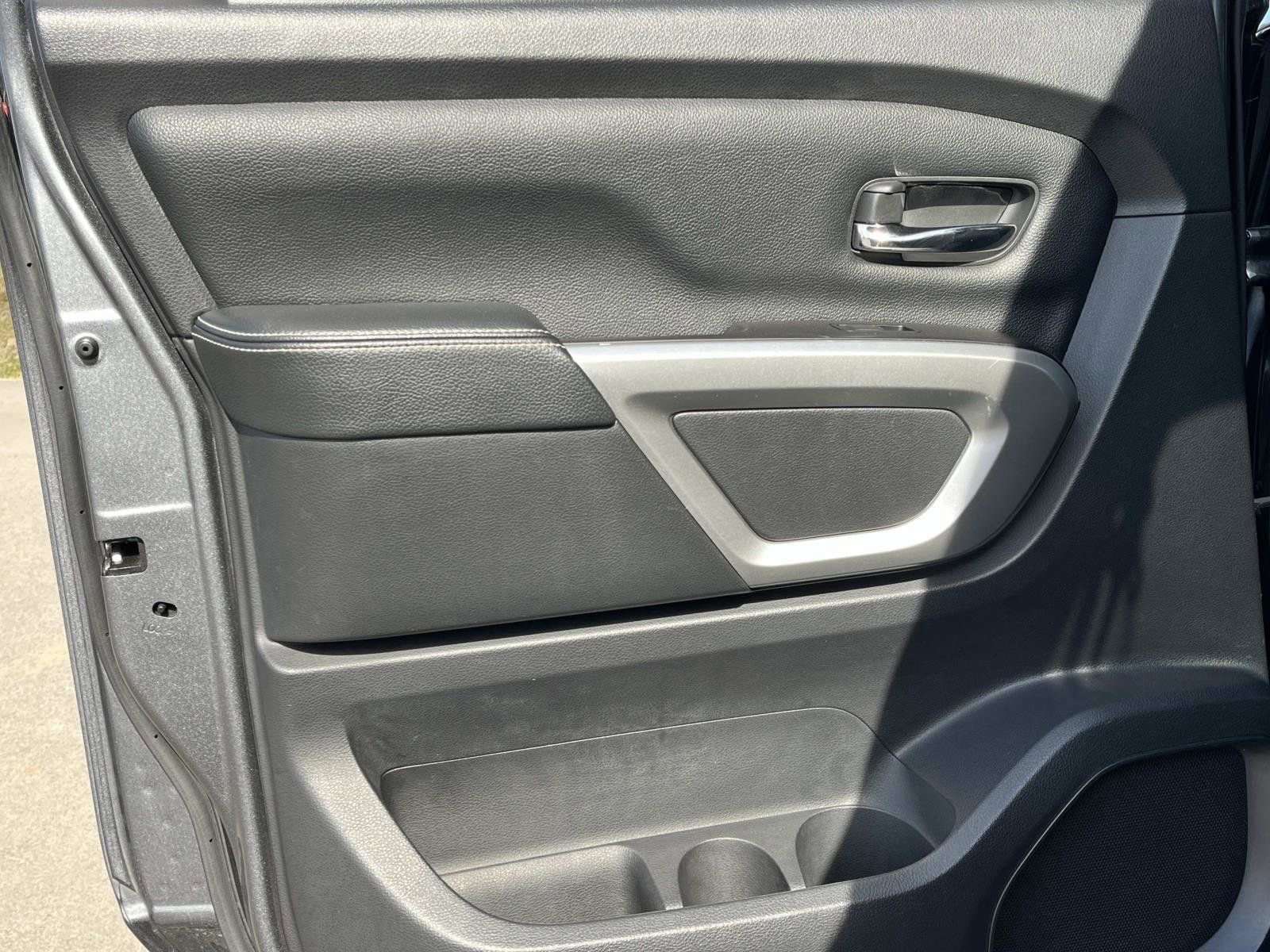 Used 2019 Nissan Titan PRO-4X image 15