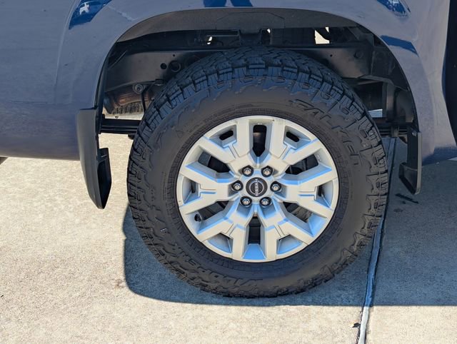 Used 2022 Nissan Frontier SV w/ Technology Package image 3