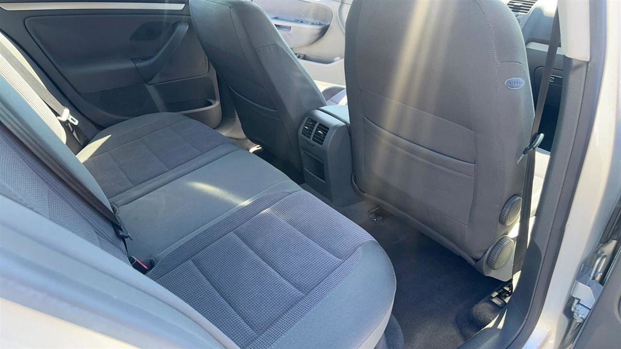 Used 2005 Volkswagen Jetta Value Edition FWD image 26