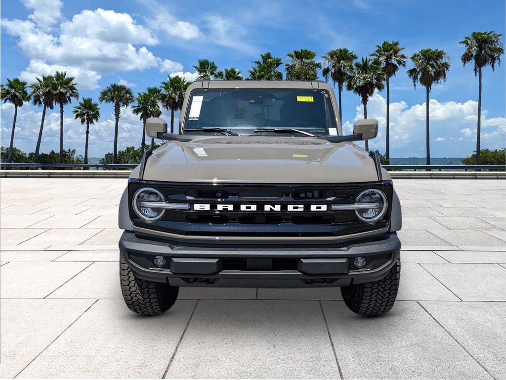 New 2025 Ford Bronco Outer Banks w/ Sasquatch Package AWD/4WD image 2