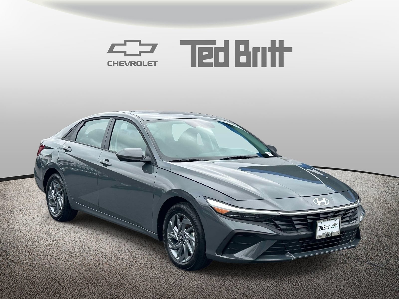 Used 2026 Hyundai Elantra Hybrid FWD image 3