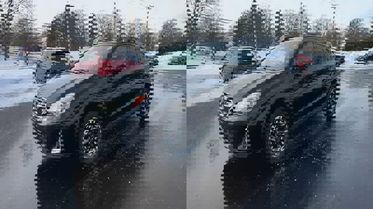 Used 2017 Subaru Crosstrek 2.0i Premium w/ Moonroof Package image 4