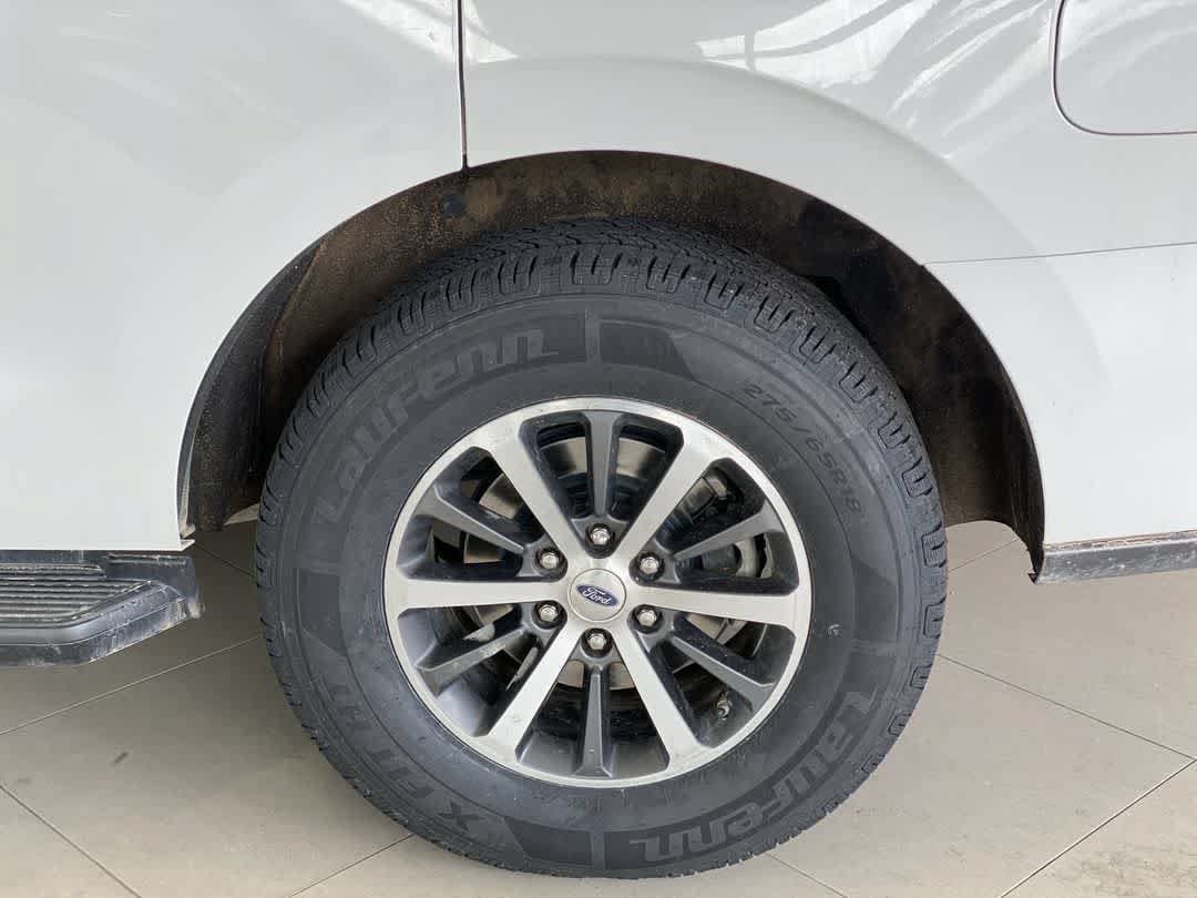 Used 2019 Ford Expedition XLT w/ Equipment Group 201A AWD/4WD image 12