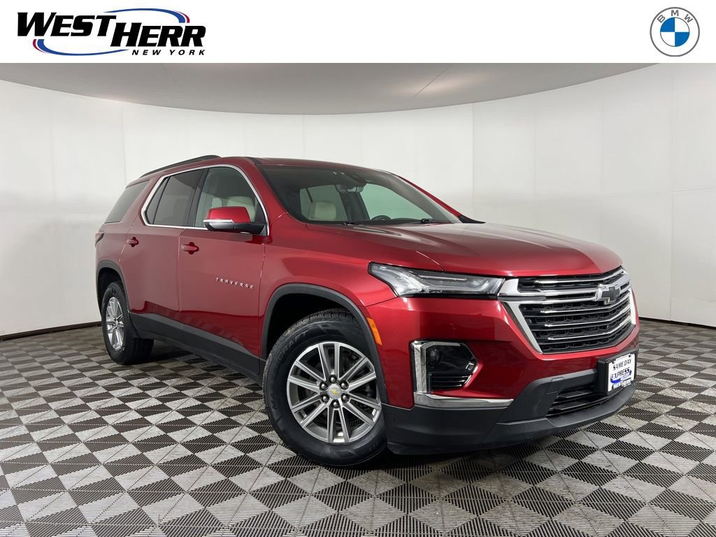 Used 2023 Chevrolet Traverse LT w/ Rear Camera Mirror Package image 1