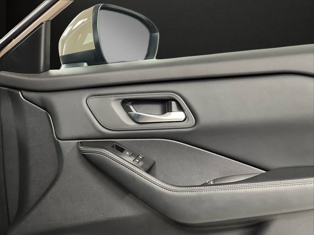 Used 2025 Nissan Rogue SV image 37