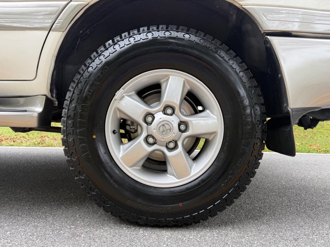 Used 2004 Toyota Land Cruiser image 28