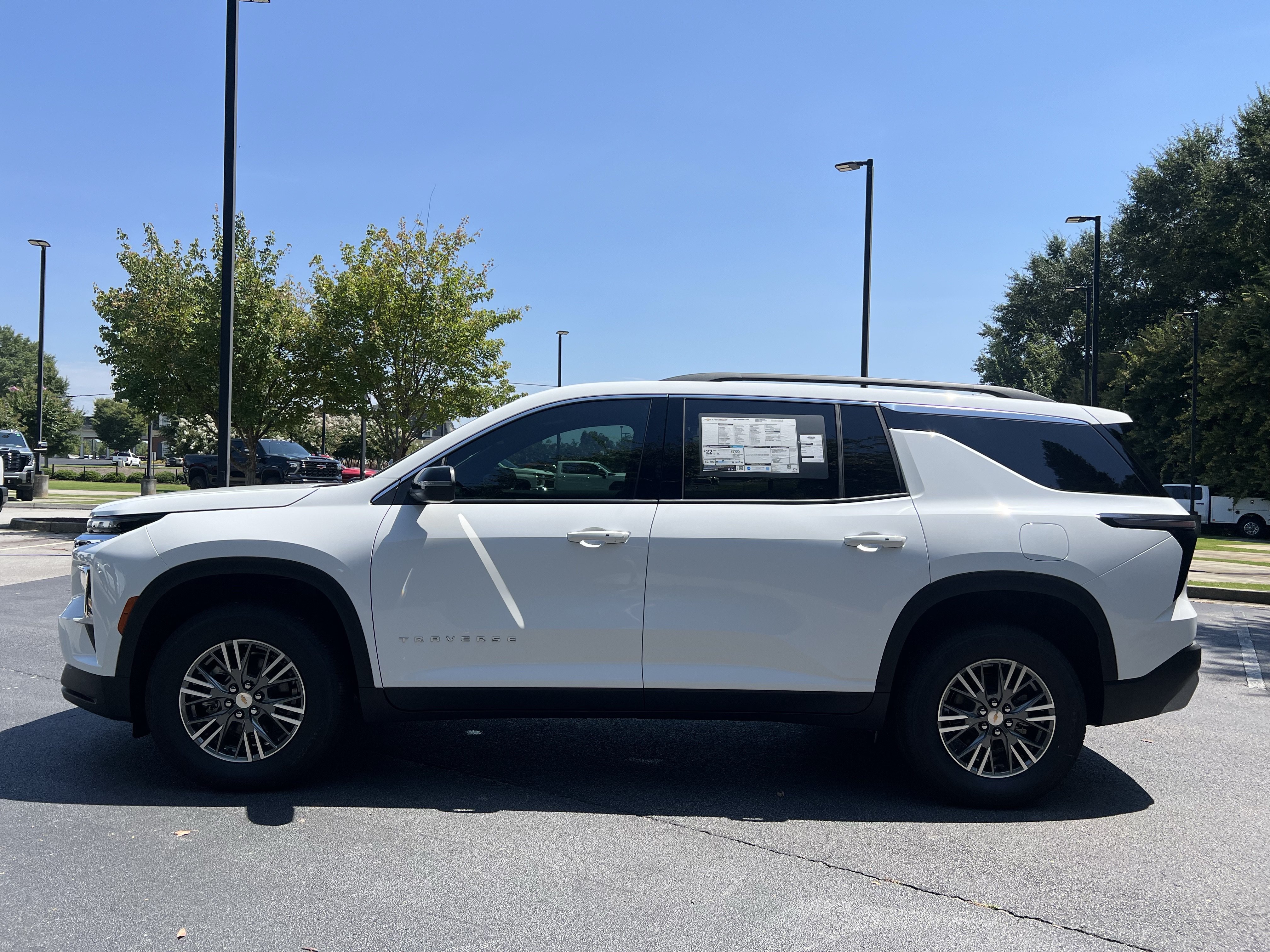 New 2027 Chevrolet Traverse LT FWD image 6