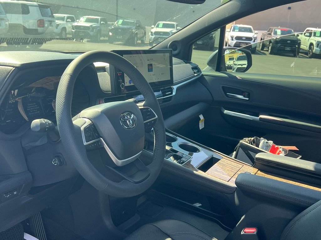Used 2026 Toyota Sienna Limited FWD image 8