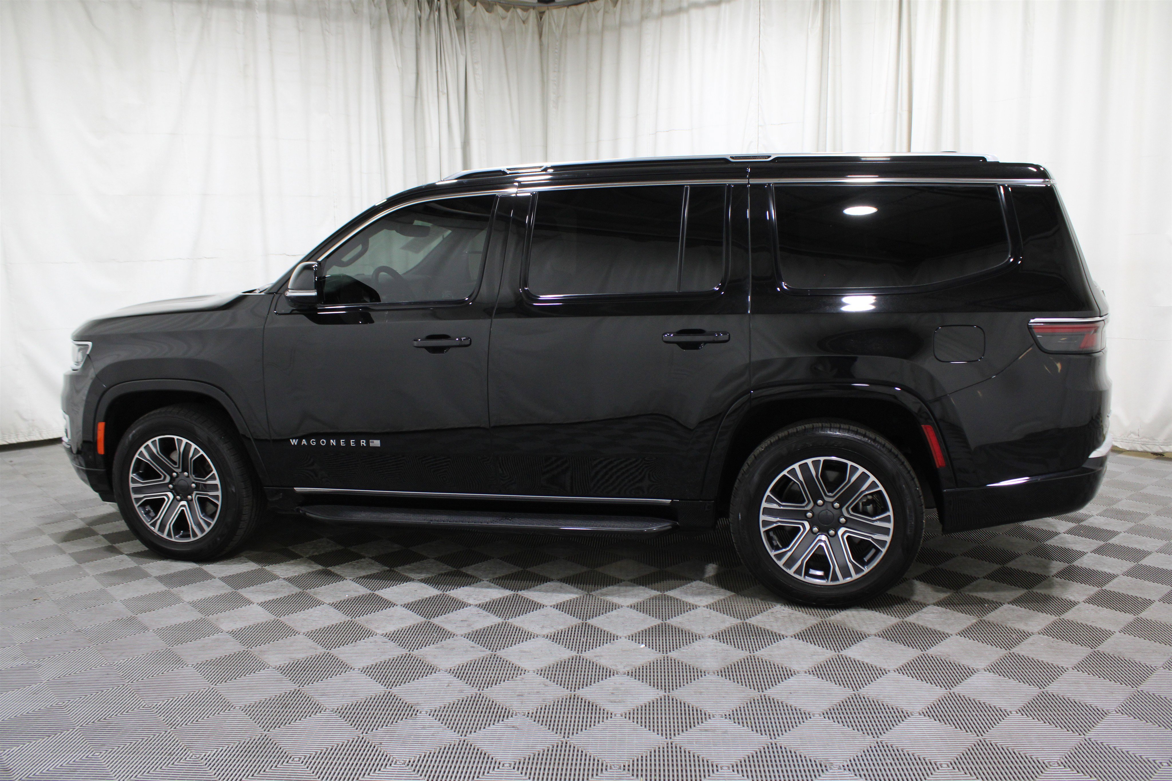 Used 2023 Jeep Wagoneer 4WD w/ Premium Group I image 39