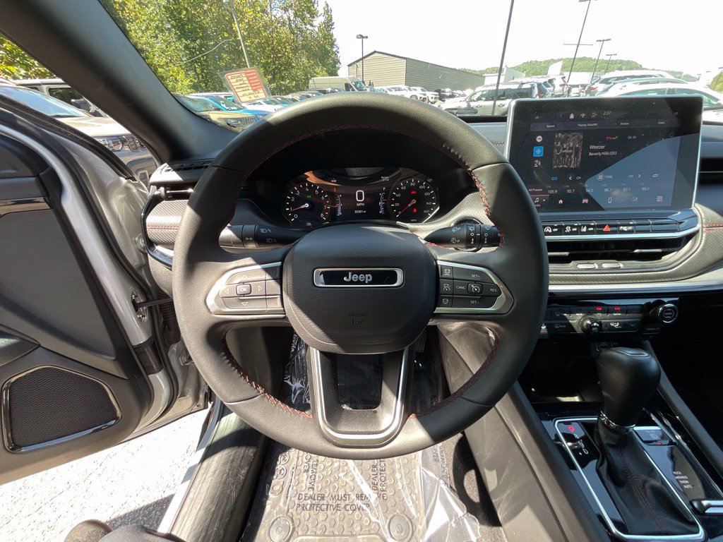 Used 2025 Jeep Compass Trailhawk AWD/4WD image 10