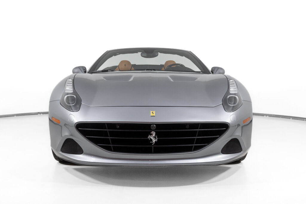 Used 2016 Ferrari California T RWD image 12