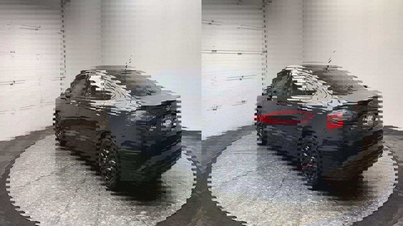 Used 2013 Ford Fusion SE image 2