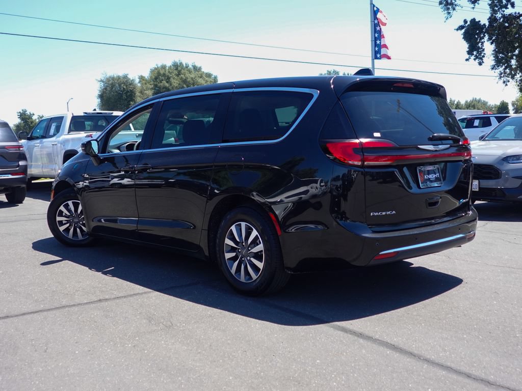 Used 2024 Chrysler Pacifica Limited FWD image 7