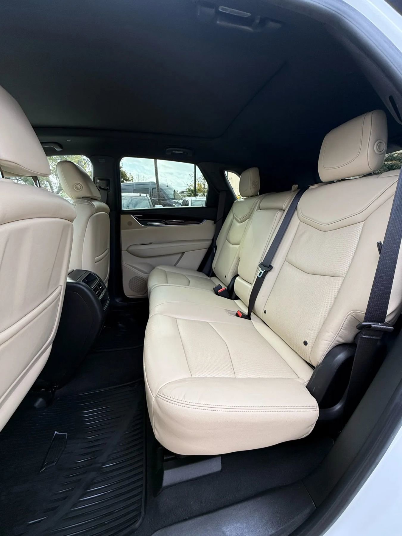 Used 2018 Cadillac XT5 Luxury w/ Driver Awareness Package image 17