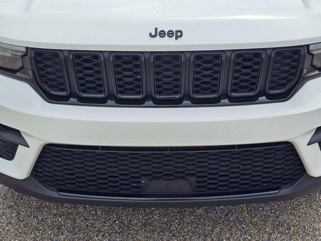 Used 2024 Jeep Grand Cherokee Altitude AWD/4WD image 3