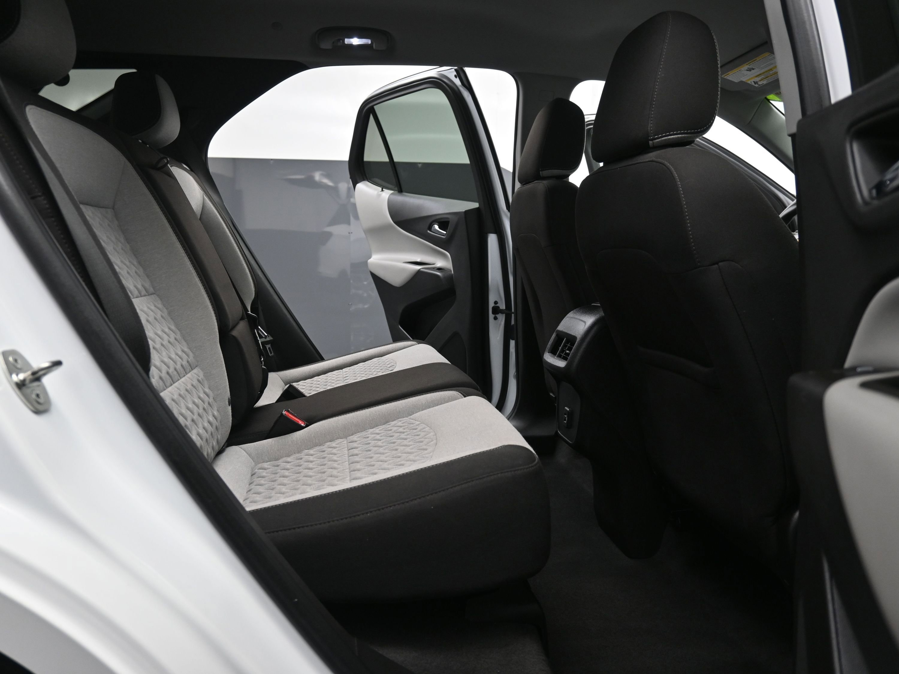 Used 2022 Chevrolet Equinox LS w/ LS Convenience Package image 25