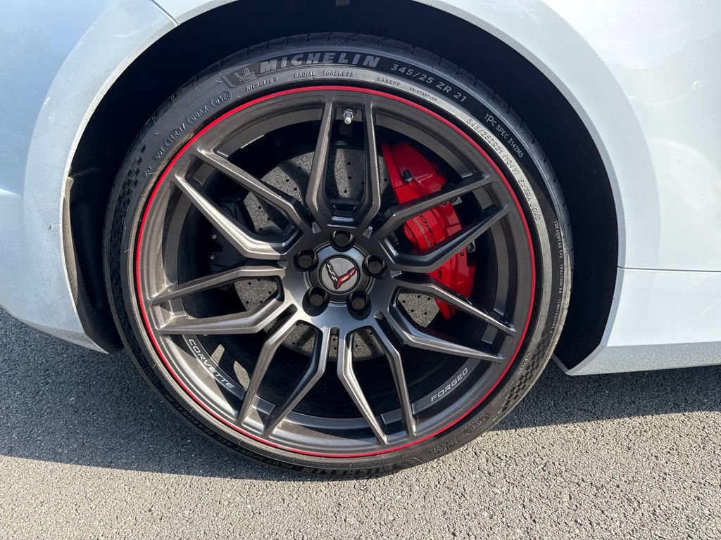 Used 2023 Chevrolet Corvette Z06 w/ Z07 Performance Package RWD image 9