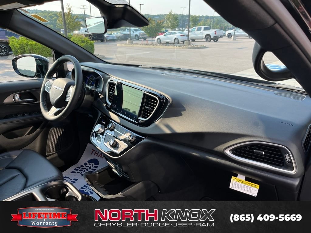 New 2026 Chrysler Voyager LX FWD image 26