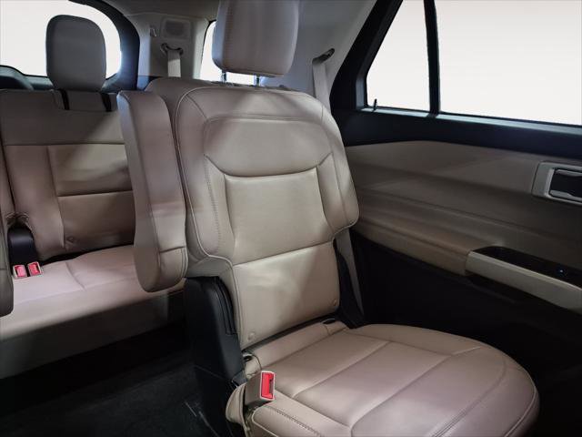 Used 2023 Ford Explorer XLT w/ Equipment Group 202A AWD/4WD image 18