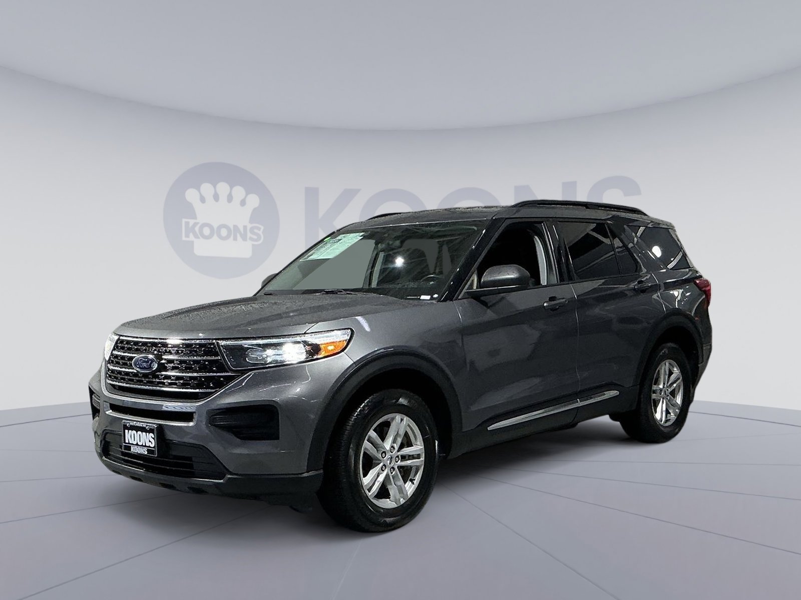 Used 2021 Ford Explorer XLT image 1