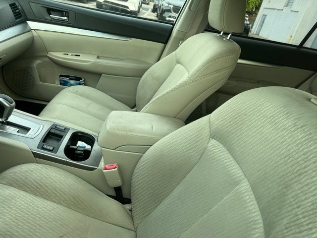 Used 2010 Subaru Outback 2.5i Premium AWD/4WD image 11