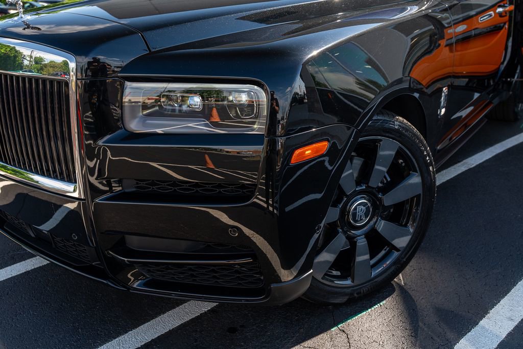 Used 2022 Rolls-Royce Cullinan w/ Technology Package AWD/4WD image 3