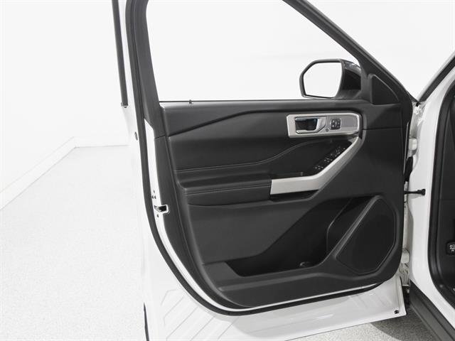 Certified 2022 Ford Explorer Limited w/ Equipment Group 301A image 5