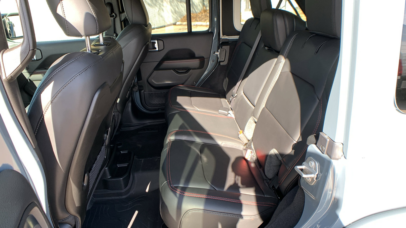 Used 2025 Jeep Wrangler Unlimited Rubicon image 23