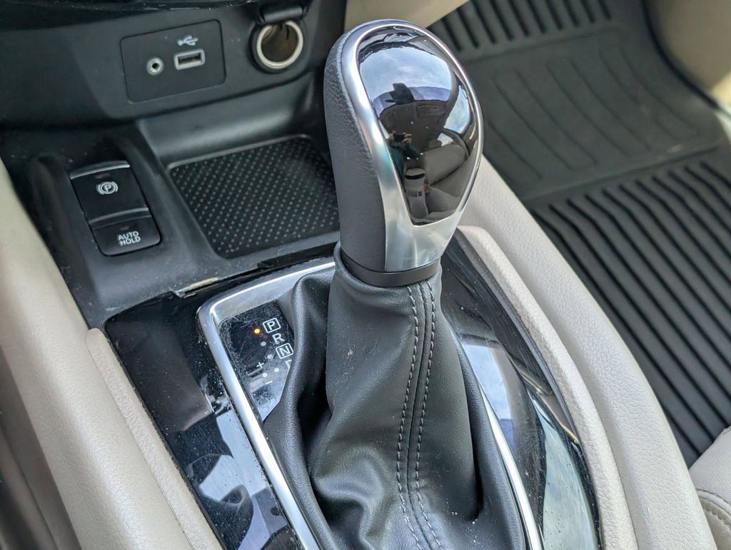 Used 2019 Nissan Rogue SV w/ Premium Package FWD image 29